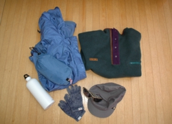 MS2-㈫-07 雨具 水筒 帽子 手袋 防寒着 サングラス DSC_3908.JPG